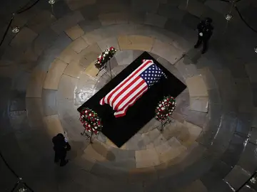 Estados Unidos despide a McCain Estados Unidos despide a McCain