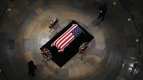 Estados Unidos despide a McCain Capilla Ardiente