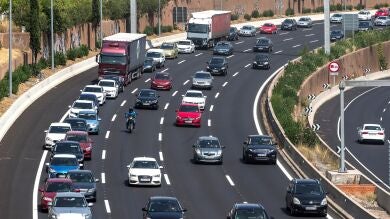 Jornada de atascos en la frontera con Francia por Irún, además de en Barcelona, Málaga y Sevilla