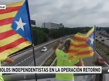 Los símbolos independentistas llegan a las carreteras catalanas en mitad de la 'Operación Retorno' Los símbolos independentistas llegan a las carreteras catalanas en mitad de la 'Operación Retorno'