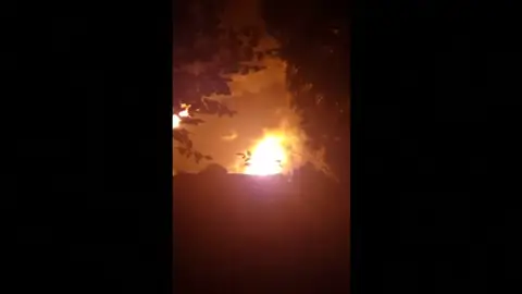 Un gran incendio en una refinería del sur de Alemania provoca ocho heridos Un gran incendio en una refinería del sur de Alemania provoca ocho heridos