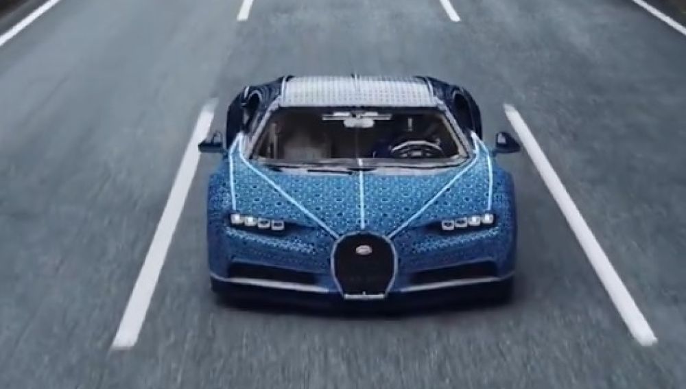 El Bugatti construido con piezas de Lego