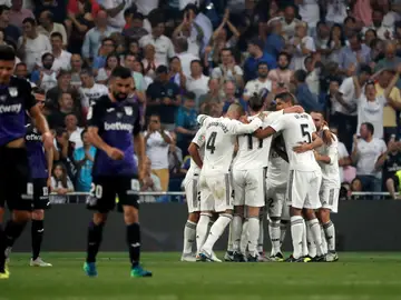 Los jugadores del Real Madrid celebran el gol de Karim Benzema Los jugadores del Real Madrid celebran el gol de Karim Benzema