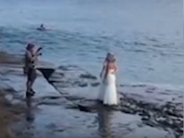 La naturaleza quiso que esta pareja no olvidara la sesión de fotos de su boda La naturaleza quiso que esta pareja no olvidara la sesión de fotos de su boda