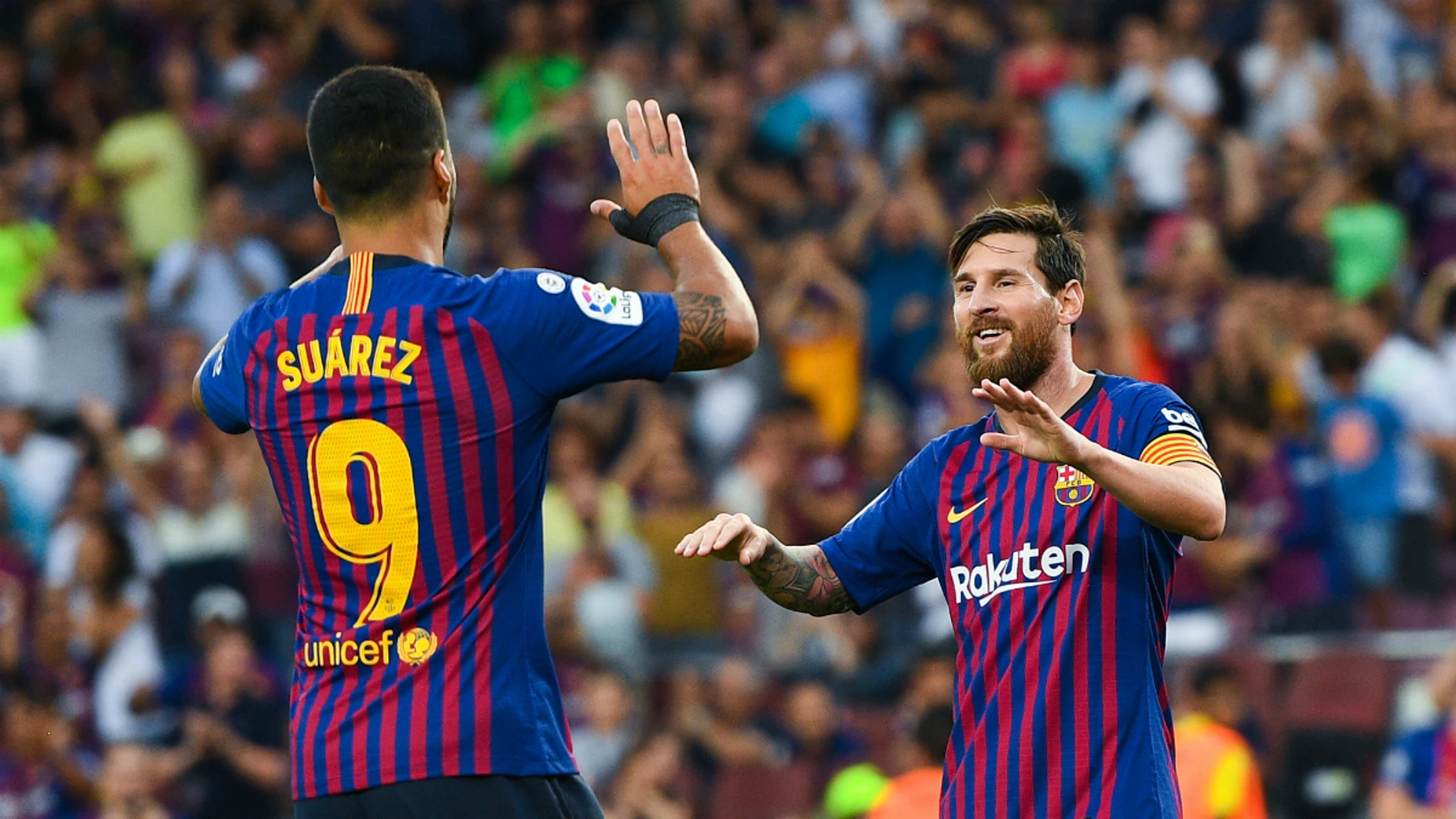 Messi y Suárez celebran un gol Messi y Suárez celebran un gol