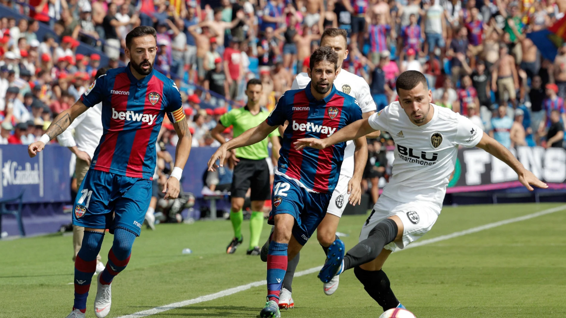 Gayá, ante Morales y Coke Gayá, ante Morales y Coke