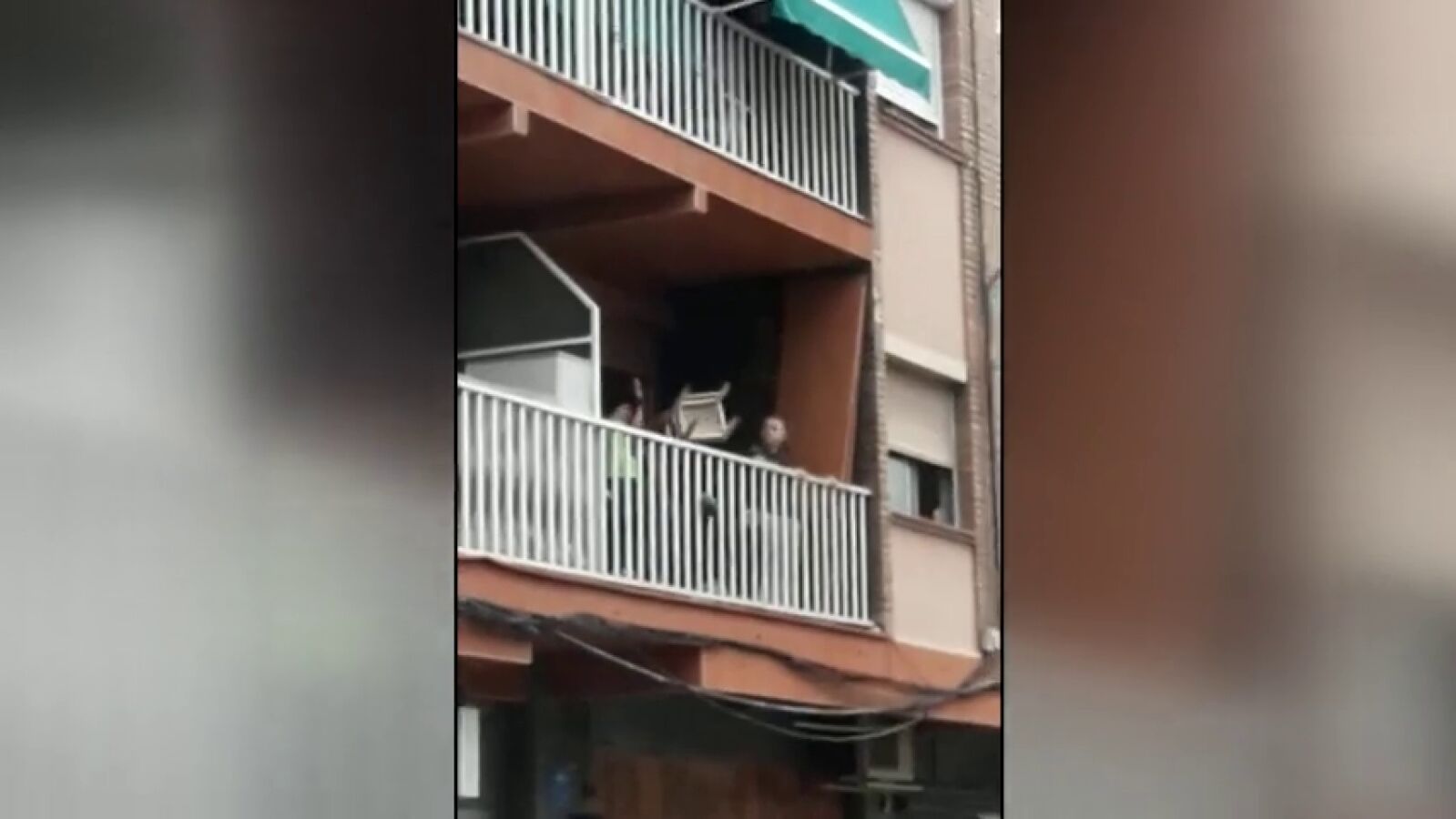 Al menos tres detenidos tras un enfrentamiento entre los vecinos y un clan familiar en La Llagosta