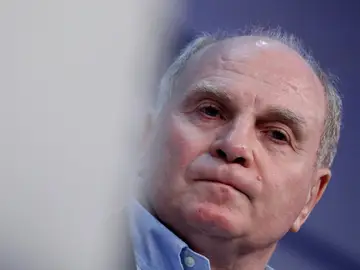 Uli Hoeness en rueda de prensa Uli Hoeness en rueda de prensa
