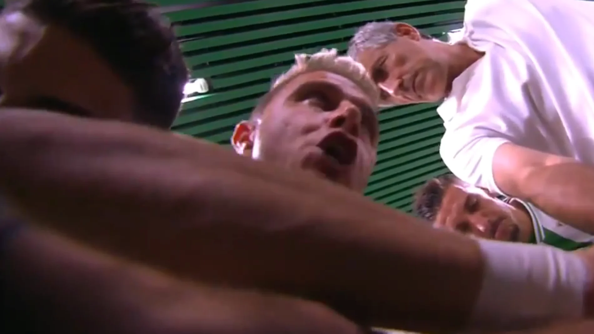 Joaquín motiva a sus compañeros antes del derbi contra el Sevilla Joaquín motiva a sus compañeros antes del derbi contra el Sevilla