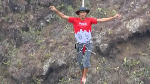 Baten un triple récord de España de highline en la villa grancanaria de Moya Baten un triple récord de España de highline en la villa grancanaria de Moya