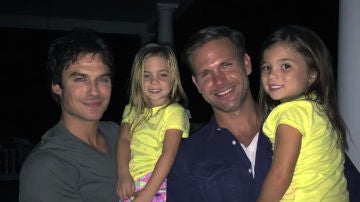 Ian Somerhalder y Matt Davis con las pequeñas Saltzman