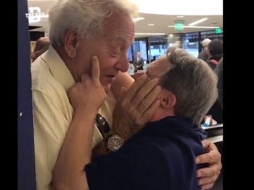 Encuentro entre un padre y un hijo con síndrome de Down Encuentro entre un padre y un hijo con síndrome de Down