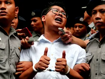 Condenados a siete años de prisión los dos periodistas de Reuters detenidos en Birmania por violar secretos de Estado Condenados a siete años de prisión los dos periodistas de Reuters detenidos en Birmania por violar secretos de Estado