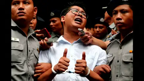 Condenados a siete años de prisión los dos periodistas de Reuters detenidos en Birmania por violar secretos de Estado Condenados a siete años de prisión los dos periodistas de Reuters detenidos en Birmania por violar secretos de Estado