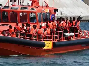 Rescatan a 659 de 16 pateras frente a las costas andaluzas Rescatan a 659 de 16 pateras frente a las costas andaluzas