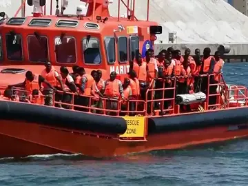 Rescatan a 659 de 16 pateras frente a las costas andaluzas Rescatan a 659 de 16 pateras frente a las costas andaluzas