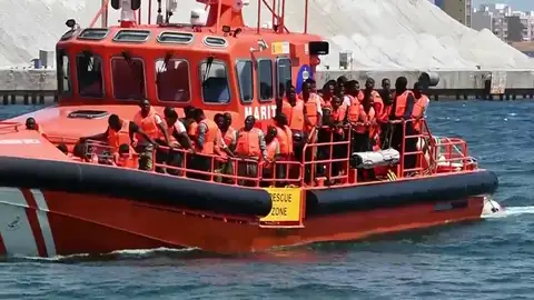Rescatan a 659 de 16 pateras frente a las costas andaluzas Rescatan a 659 de 16 pateras frente a las costas andaluzas