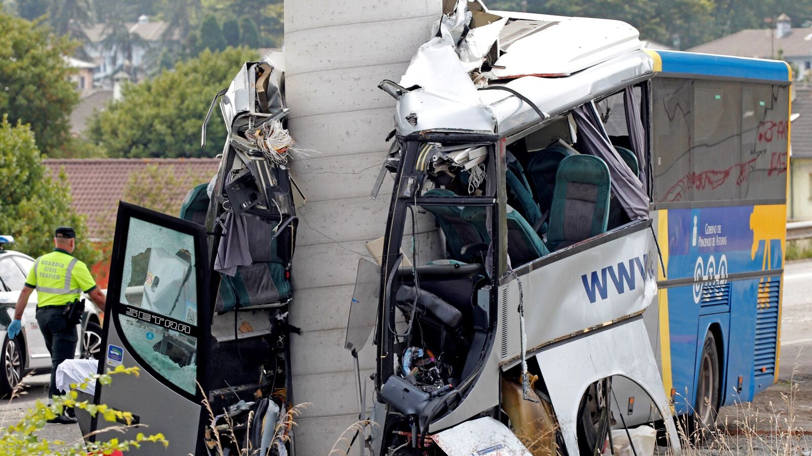 Cinco muertos y seis heridos graves en un accidente de autobús en Avilés