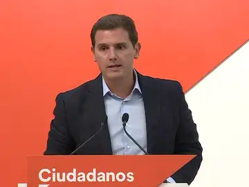 Rivera pregunta a Sánchez si está proponiendo un estatuto inconstitucional Rivera pregunta a Sánchez si está proponiendo un estatuto inconstitucional