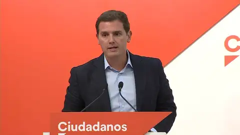 Rivera pregunta a Sánchez si está proponiendo un estatuto inconstitucional Rivera pregunta a Sánchez si está proponiendo un estatuto inconstitucional