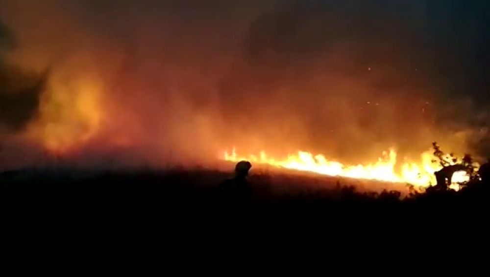 Un incendio provocado por un rayo arrasa 60 hectáreas en Lugo