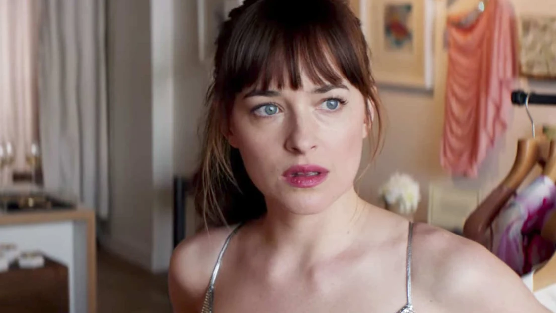 Dakota Johnson Escena 'Cincuenta sombras de Grey'