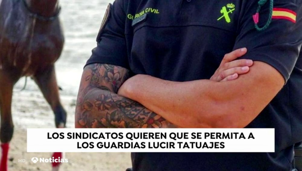 Las asociaciones de guardias civiles amenazan con denunciar el borrador  de texto normativo que prohíbe los tatuajes y fumar