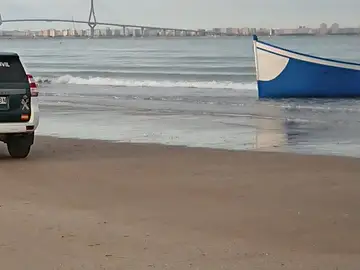 La patera que ha llegado a las costas del Puerto de Santa María La patera que ha llegado a las costas del Puerto de Santa María