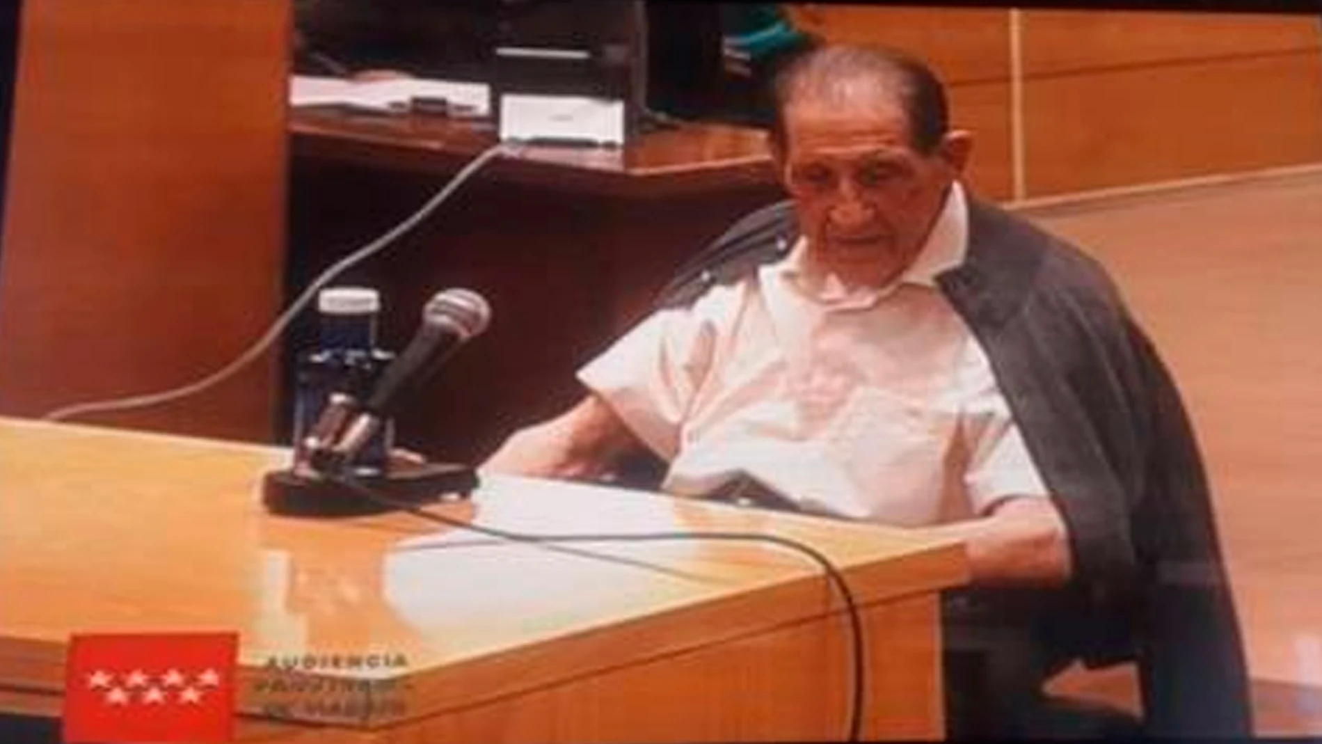 El doctor Vela durante el juicio por los bebés robados El doctor Vela durante el juicio por los bebés robados