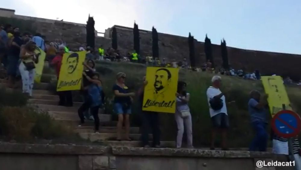 Miles de personas forman una cadena humana en Lleida por la libertad de los presos políticos