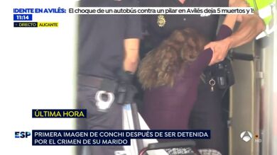 EXCLUSIVA: Las imágenes en las que la 'viuda negra' de Alicante finge su minusvalía durante el registro policial de su caravana