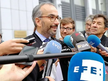 El abogado del juez Llarena, Hackim Boularbah contesta a las preguntas de los periodistas El abogado del juez Llarena, Hackim Boularbah contesta a las preguntas de los periodistas