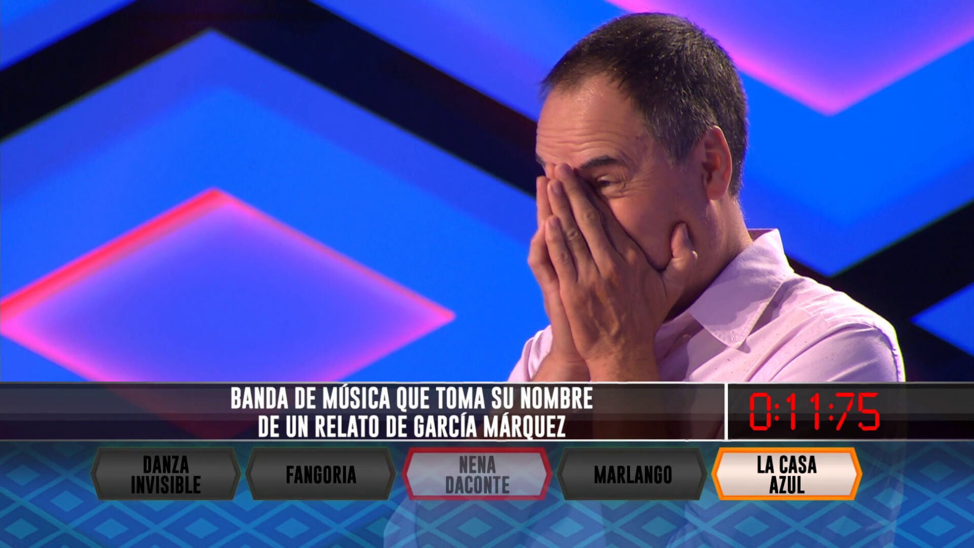 Erundino, eliminado, se echa las manos a la cabeza viendo al resto de 'Los Lobos'