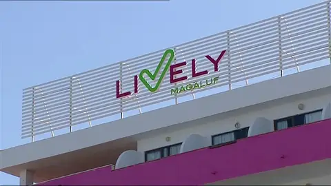 Multan con 600 euros a un joven que cayó de un balcón mientras orinaba en Mallorca Multan con 600 euros a un joven que cayó de un balcón mientras orinaba en Mallorca