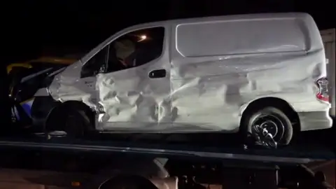 Detienen a un conductor por triplicar la tasa de alcohol tras accidentarse con su vehículo Detienen a un conductor por triplicar la tasa de alcohol tras accidentarse con su vehículo