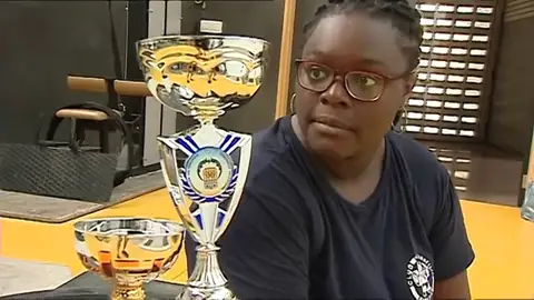 Paula Teresa, campeona junior de halterofilia, no sube al podio porque no es española Paula Teresa, campeona junior de halterofilia, no sube al podio porque no es española