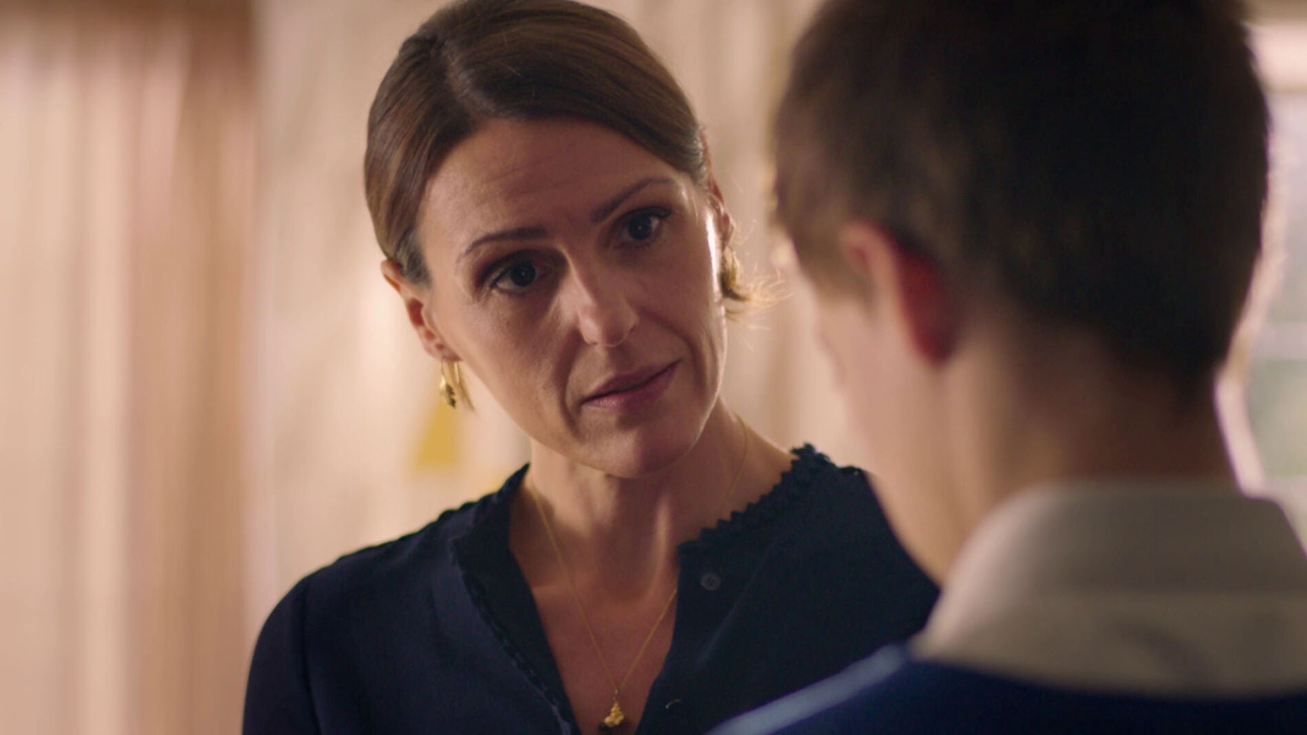 Simon env&iacute;a una invitaci&oacute;n a Tom para que asista a su boda con Kate