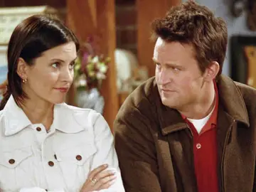 Mónica y Chandler en 'Friends' Mónica y Chandler en 'Friends'