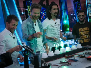 La orquesta electrónica de Marron toca temazos de David Guetta en 'El Hormiguero 3.0' La orquesta electrónica de Marron toca temazos de David Guetta en 'El Hormiguero 3.0'