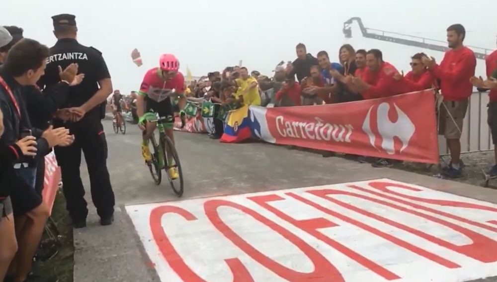 Michael Woods, entrando en la meta