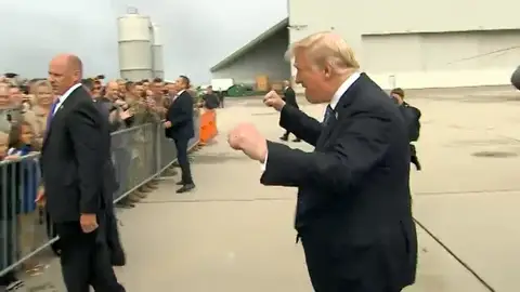 Duras críticas a Donald Trump por un gesto que realizó durante el homenaje a las víctimas del 11-S Duras críticas a Donald Trump por un gesto que realizó durante el homenaje a las víctimas del 11-S