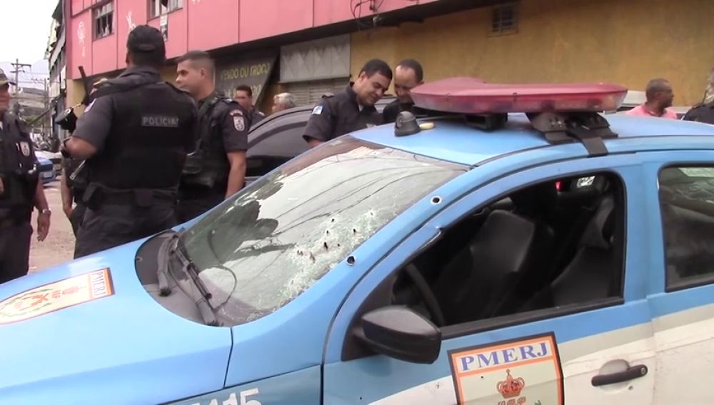 Policías tiroteados por ladrones de camiones en Brasil