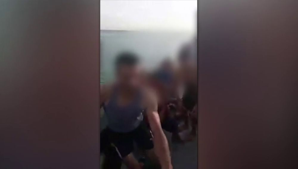 Difunden un vídeo en el que aparecen supuestos narcotraficantes usando sus lanchas para traficar con inmigrantes en el Campo de Gibraltar