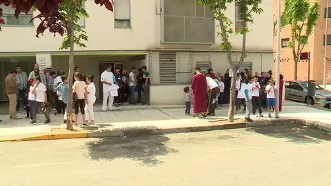 Pedro Sánchez propondrá por ley impedir la venta de vivienda social a fondos buitre Pedro Sánchez propondrá por ley impedir la venta de vivienda social a fondos buitre