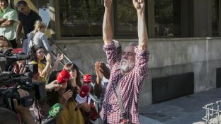 Willy Toledo a la salida del juzgado