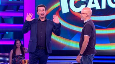 Arturo Valls impide que un concursante ocupe la trampilla central de '¡Ahora Caigo!