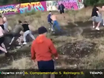 La vergonzosa pelea organizada entre ultras del Millwall y el Brentford La vergonzosa pelea organizada entre ultras del Millwall y el Brentford