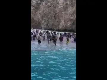 Un derrumbe en la playa de Navagio causa siete heridos Un derrumbe en la playa de Navagio causa siete heridos