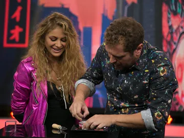 El Monaguillo le regala la perla más auténtica a Paulina Rubio en 'El Hormiguero 3.0' El Monaguillo le regala la perla más auténtica a Paulina Rubio en 'El Hormiguero 3.0'