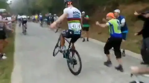 La maniobra de Peter Sagan en plena ascensión que hizo enloquecer a los aficionados La maniobra de Peter Sagan en plena ascensión que hizo enloquecer a los aficionados